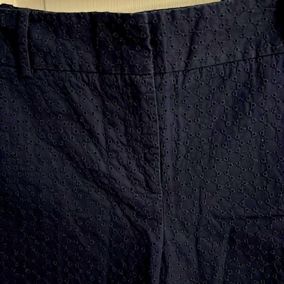 Talbots 100% Cotton Fully Lined Navy Blue Eyelet Chino short size 8 - Picture 2 of 8